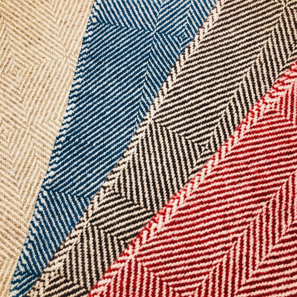 Détail du motif de chevron brisé de quatre plaids colorés